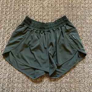 Lululemon tracker shorts